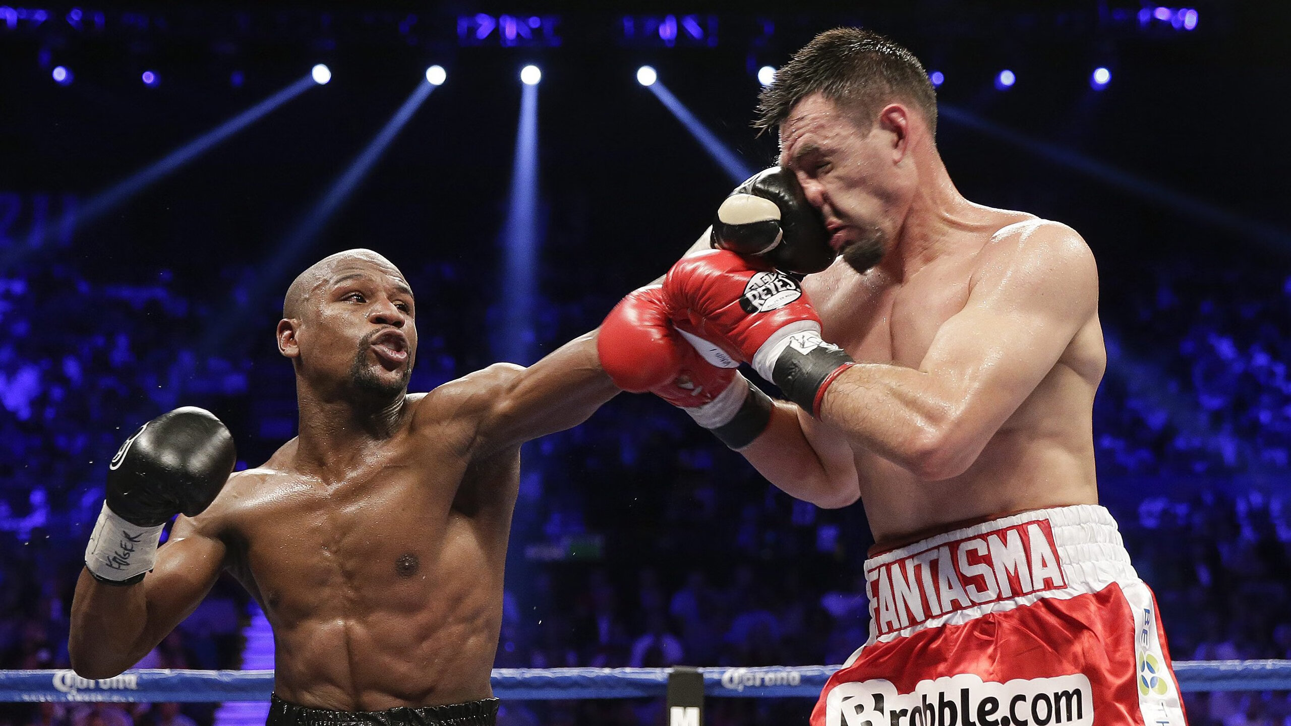 跨界风暴,厄瓜多尔式防守绞杀拜仁,萨拉赫在F1赛道演绎极速统治