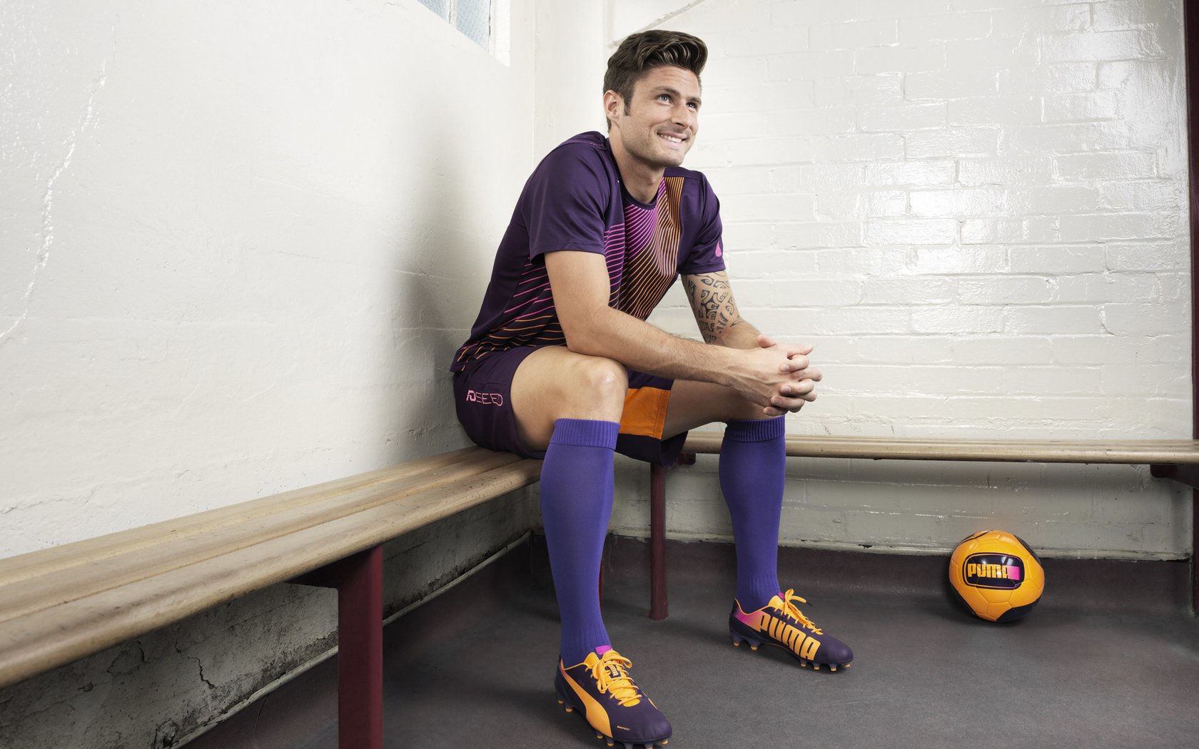 富安健洋,从防线铁闸到全场焦点—西班牙对阵牙买加背后的战术革命